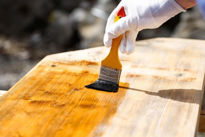 Nous entretenons les bois de structure pour préserver leur état.